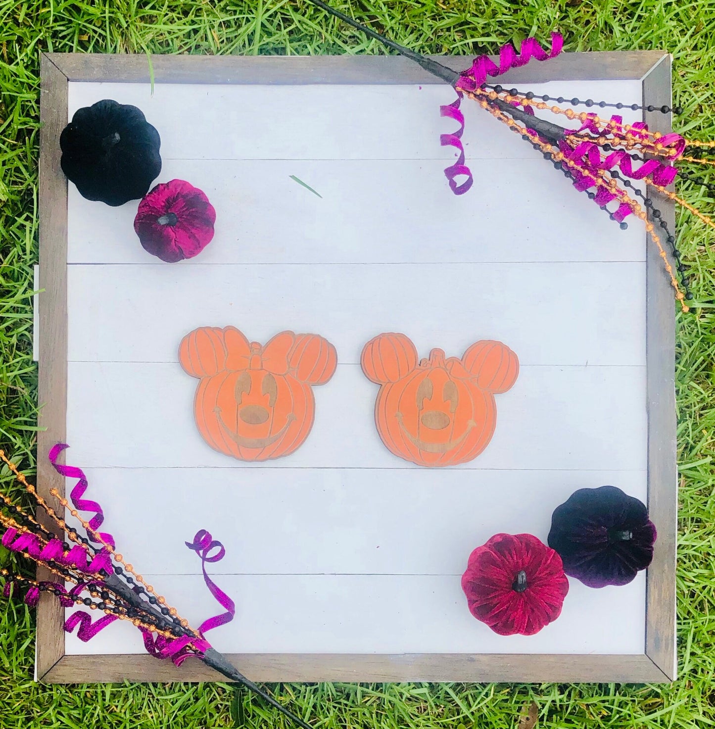 Decorative sign with Halloween-themed decorations on a grass background